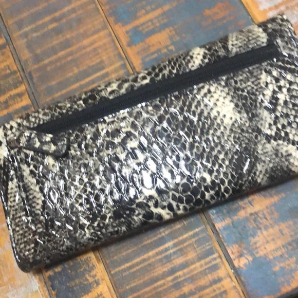 Kenneth Cole Reaction Women’s Wallet - Picture 2 of 8